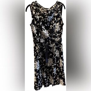 Carlotlite Petitie Black and White Floral Long Sleeve Dress